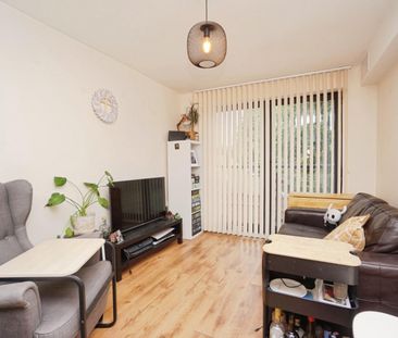 1 bedroom Flat To Let - Photo 1
