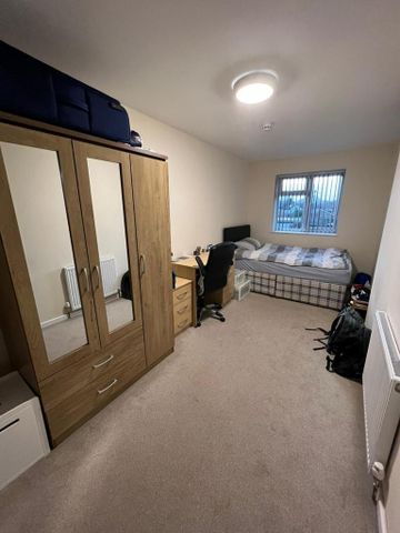 6 bedroom semi-detached house to rent - Photo 3