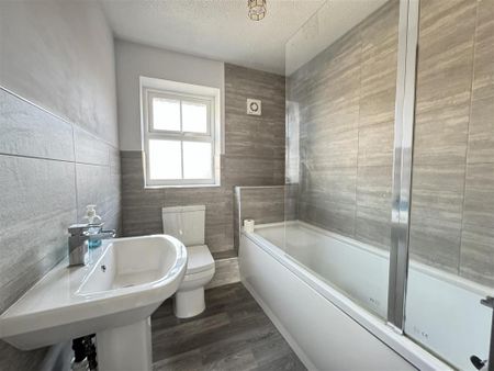 2 bedroom terraced house to rent - Photo 4