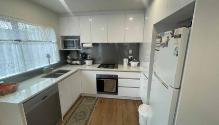 Modern Home in the Heart of Papatoetoe - Photo 5