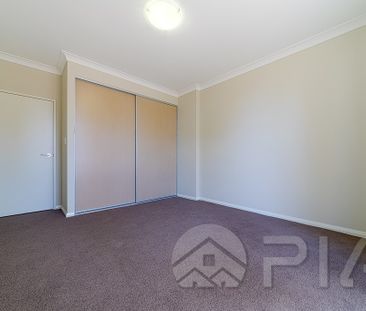 Spacious two bedrooms apartment for lease ! Walking distance to Stock land shopping ! - Photo 1