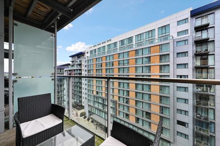 2 bedroom flat to let in Lanson Building, Chelsea bridge Wharf SW11. - Photo 5