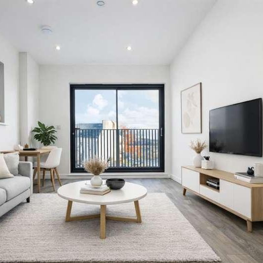 Maybank Road, London, E18 - Photo 1