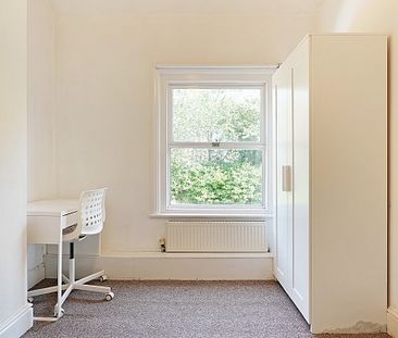 Fantastic 4 Bedroom Student Property - Photo 4