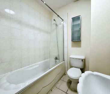 Flat to rent - Brownhill Road, Catford, SE6 - Photo 5