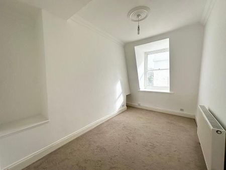 3 Bedroom Flat To Rent - Photo 2