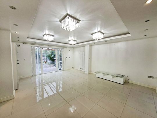 Edgar Wallace Close, London, SE15 6HJ - Photo 1