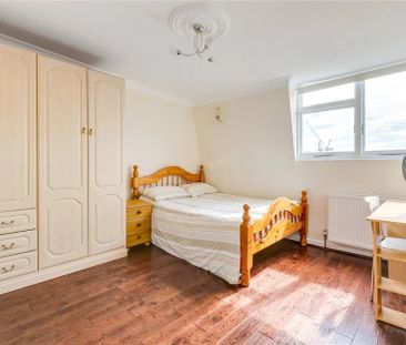 3 bedroom flat in London - Photo 5