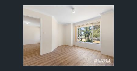 Charming Family Home in Bertram Awaits! - Photo 3