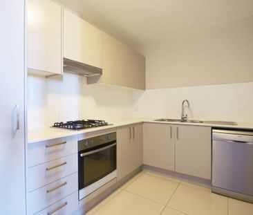 Spacious Unit With Floorboards - Photo 4