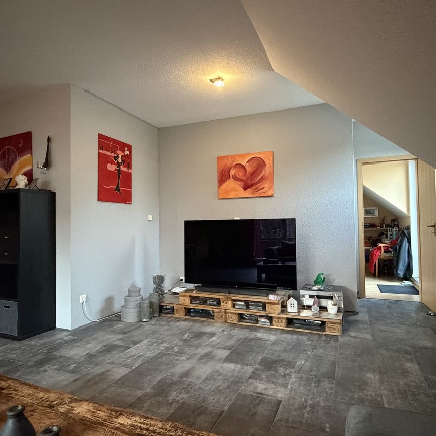 Kleine Einheit! Maisonettewohnung mit Balkon, Garten + Stellplatz in Flüren - Photo 1