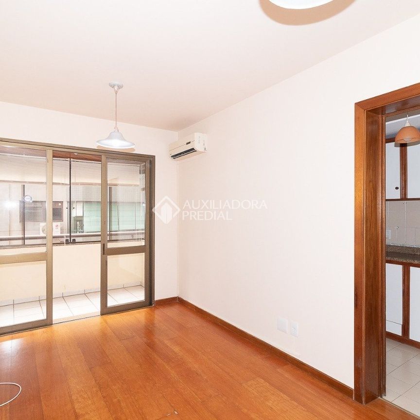 Apartamento com 1 quarto e 41m² para alugar em Menino Deus, Porto Alegre. - Photo 1