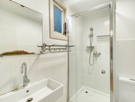 1 Bedroom Unit + Study! - Photo 5