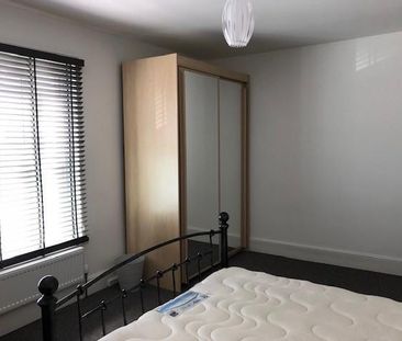 1 bedroom in a house share to rent - Photo 3