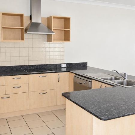 Spacious Family Living in the Heart of Robina - Photo 5