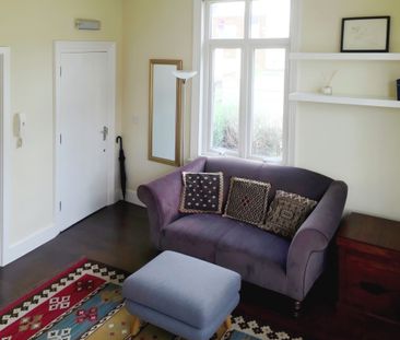 Attractive One Bedroom Furnished Garden Flat to let – Very Close to... - Photo 1