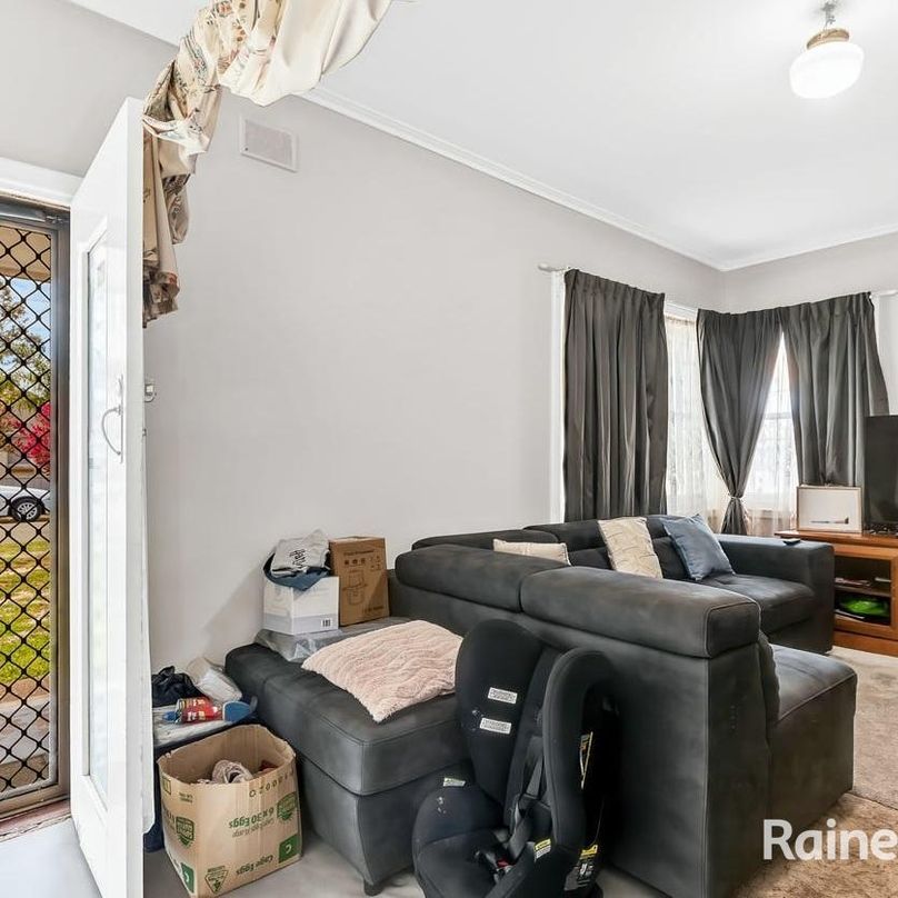 Appealing 3 Bedroom Family Home. - Photo 1