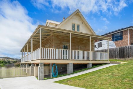 Charming Sandstone Home - Photo 3