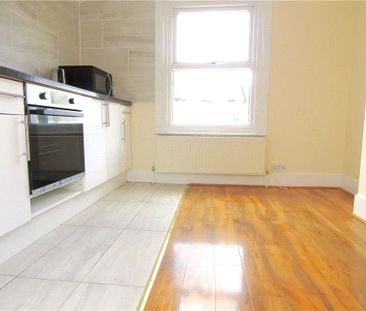 1 bedroom in a house share to rent - Photo 6