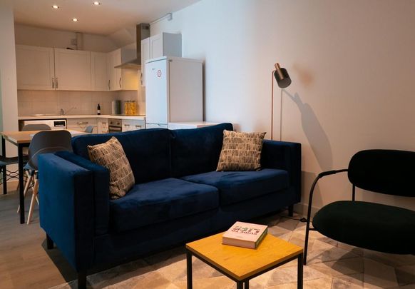 8 bedroom house to rent - Photo 1