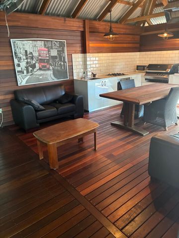 Victoria Park - Photo 4