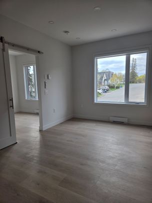 For Lease - 250 Shakespeare Street Unit# 3, Vanier and Kingsview Park, Ontario - Photo 1