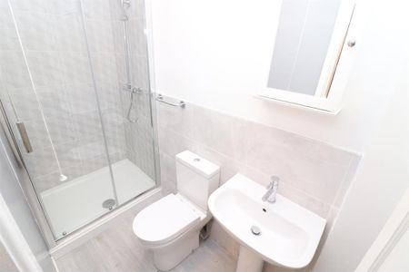 2 bedroom end of terrace house to rent - Photo 2