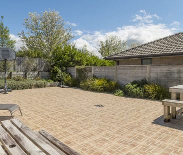 Spacious home in sought after location - Photo 1