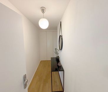 Trier: Stilvoll möblierte 2-Zimmer-Wohnung mit offenem Wohn- und Es... - Photo 5