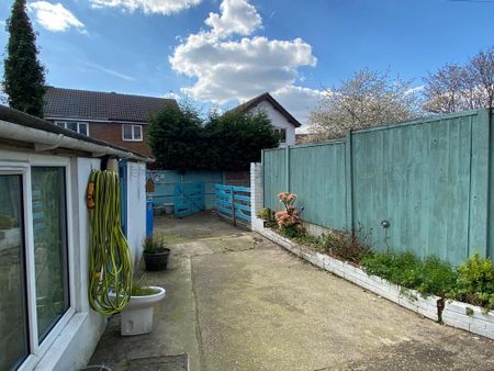 1 bedroom apartment to rent - Photo 2