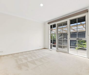 Spacious Family Living with Exceptional Outdoor Entertaining! - Photo 3