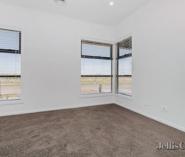 4 Bed, 2 Bath - Photo 4