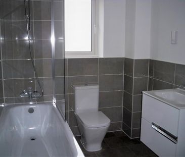 4 bedroom detached house to rent - Photo 2