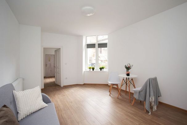 Po remoncie, z osobnym wejściem przy Hali Targowej 41 m² - Photo 1
