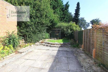 2 bedroom semi-detached bungalow to rent - Photo 4
