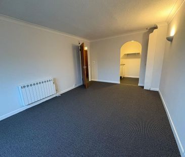 1 bedroom retirement property to rent - Photo 2