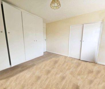 Buntingbridge Road, Ilford, IG2 - Photo 2