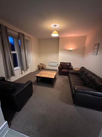 3 bedroom flat to rent - Photo 5