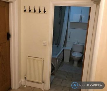 3 bedroom flat to rent - Photo 5