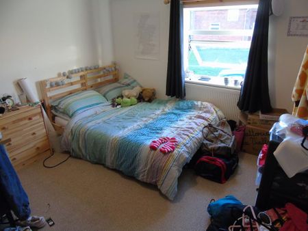 5 bedroom semi-detached house to rent - Photo 5