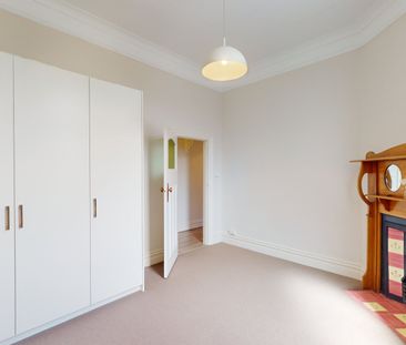 Charming 3-Bedroom, 1-Bathroom Rental on Iconic Lygon Street - Photo 2