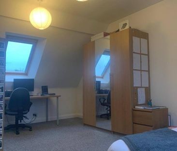 4 bedroom semi-detached house to rent - Photo 5