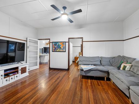 7 Greenham Street, Raceview QLD 4305 - House For Rent | Domain - Photo 2