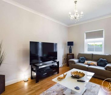 Stoneleigh Court, Alwoodley, Leeds, LS17 - Photo 3