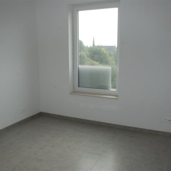 Instapklaar recent & energiezuinig apartement op 3deV met 2 SLK, ruime berging, W-gericht terras & ondergrondse autostaanplaats - Photo 1