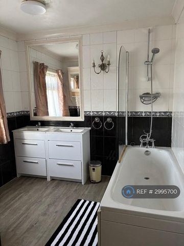 1 bedroom in a house share to rent - Photo 5
