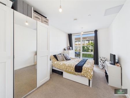 The Broadway, Crawley - Photo 2