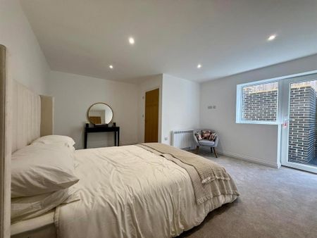 2 bedroom block of apartments to rent - Photo 3