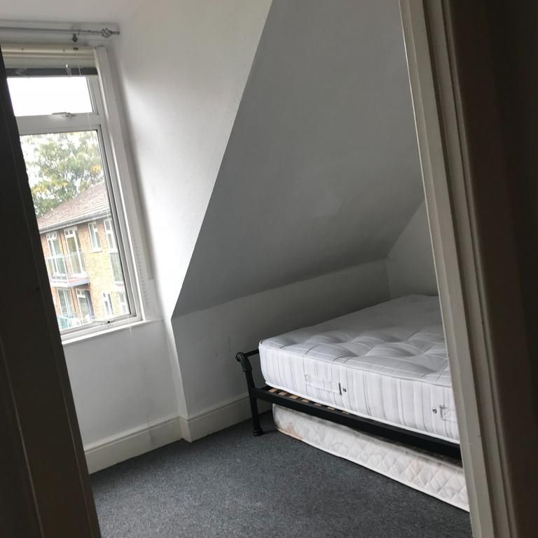 1 bedroom in a house share to rent - Photo 1