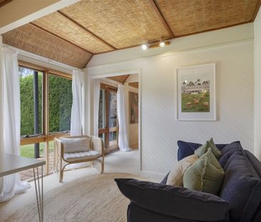 Stunning Coastal Retreat - Photo 4